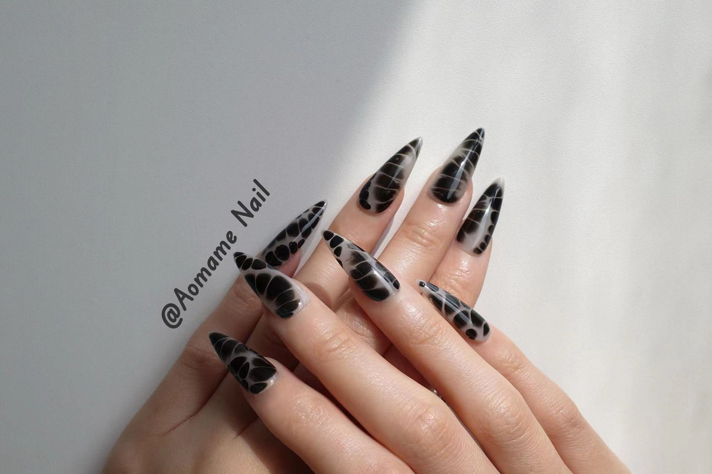 MIDNIGHT MEDUSA-PRESS-ON NAILS